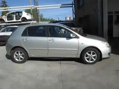 Veículo de Sucata toyota corolla (e12) 2.0 d-4d linea luna berlina do ano 2004 alimentado 1cdftv