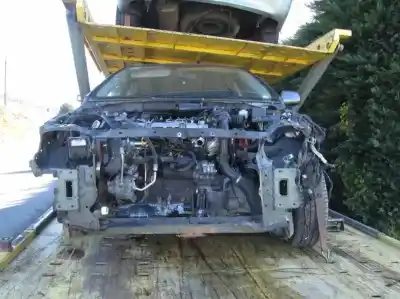 Veículo de Sucata toyota corolla (e12) 2.0 d-4d linea sol berlina do ano 2004 alimentado 1cdftv