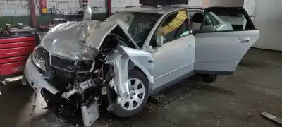 Veículo de Sucata AUDI A4 BERLINA (8E) 1.9 TDI (96kW) do ano 2001 alimentado AWX