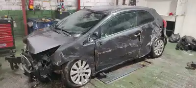 Veículo de Sucata KIA RIO Concept do ano 2012 alimentado D4FC