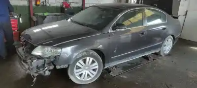 Sloopvoertuig VOLKSWAGEN PASSAT BERLINA (3C2) 2.0 TDI van het jaar 2007 aangedreven BKP