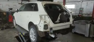 Veículo de Sucata audi a3 sportback (8va) ambiente do ano 2014 alimentado clh