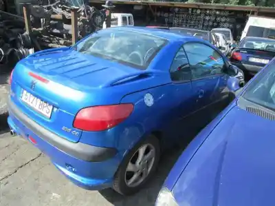 Veicolo di demolizione peugeot 206 cc cc dell'anno 2001 alimentato nfu