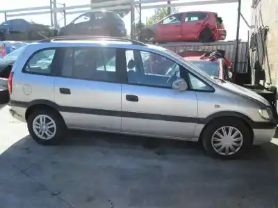 Veicolo di demolizione opel zafira a club dell'anno 2002 alimentato z16xe