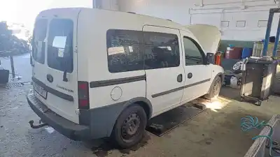 Veículo de Sucata opel combo familiar do ano 2005 alimentado 