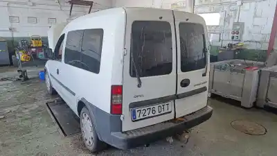 Veículo de Sucata opel combo familiar do ano 2005 alimentado 