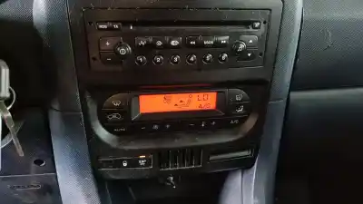 Veicolo di demolizione peugeot 1007 (km_) 1.4 hdi dell'anno 2005 alimentato 8hz