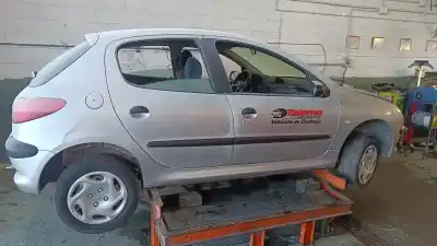 Veicolo di demolizione PEUGEOT 206 BERLINA  dell'anno 1999 alimentato WJZ