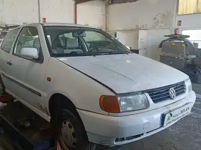 Veículo de Sucata volkswagen polo iii (6n1) 64 1.9 d do ano 1998 alimentado aef