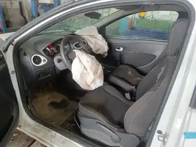 Veicolo di demolizione RENAULT CLIO III (BR0/1, CR0/1)  dell'anno 2011 alimentato K9K 770