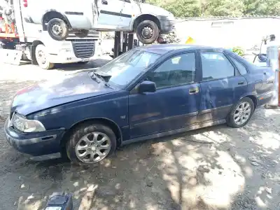 Véhicule à la ferraille VOLVO S40 I (644)  de l'année 1999 alimenté D 4192 T2