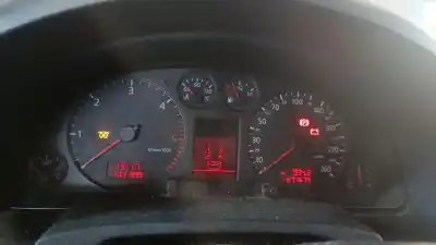 Veicolo di demolizione AUDI A6 C5 (4B2)  dell'anno 2000 alimentato AKN