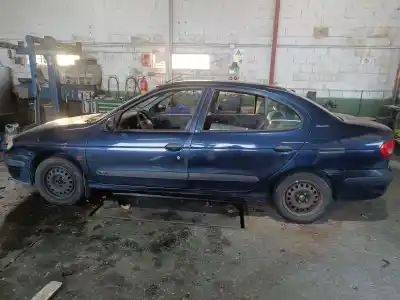 Veicolo di demolizione RENAULT MEGANE I CLASSIC (LA0/1_)  dell'anno 2000 alimentato K4J C7