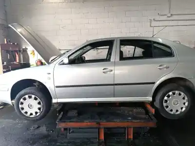 Verschrottungsfahrzeug SKODA OCTAVIA I (1U2) 1.6 des Jahres 2003 angetrieben BFQ