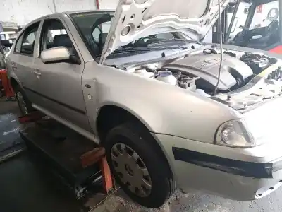 Veículo de Sucata skoda octavia i (1u2) 1.6 do ano 2003 alimentado bfq