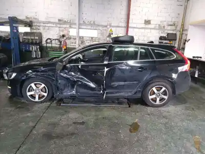 Veículo de Sucata volvo v60 i (155) d2 do ano 2017 alimentado d4204t8