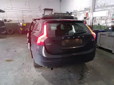 Veículo de Sucata volvo v60 i (155) d2 do ano 2017 alimentado d4204t8