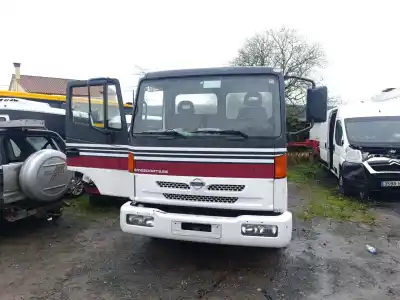 Veicolo di demolizione nissan atleon 120 atleon 120 dell'anno 2004 alimentato bd30