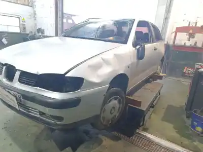 Veicolo di demolizione seat ibiza ii (6k1) 1.4 i dell'anno 2000 alimentato akk