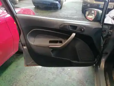 Sloopvoertuig ford fiesta (cb1) trend van het jaar 2011 aangedreven 