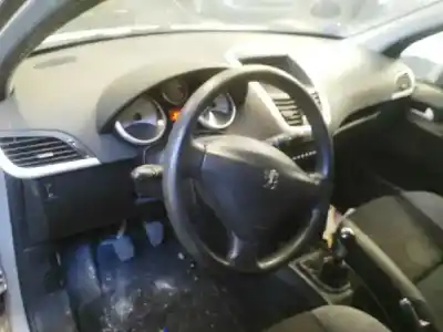 Veículo de Sucata peugeot 207 1.4 hdi do ano 2006 alimentado 8hz