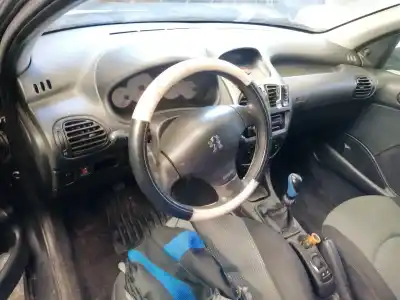 Veicolo di demolizione peugeot 206 berlina x-line refri dell'anno 2005 alimentato 8hz