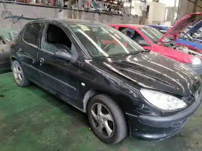 Vehicul casat peugeot 206 berlina x-line refri al anului 2006 alimentat 8hz