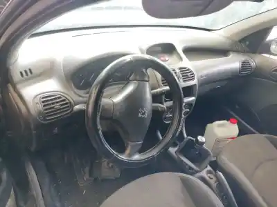 Vehicul casat peugeot 206 berlina x-line refri al anului 2006 alimentat 8hz