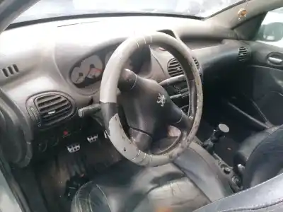 Здавання транспортного засобу peugeot 206 cc cc року 2001 потужний rfn