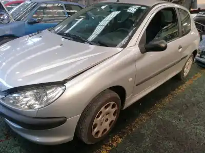 Veículo de Sucata peugeot 206 berlina 1.4 do ano 2005 alimentado kfw