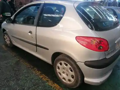 Veículo de Sucata peugeot 206 berlina 1.4 do ano 2005 alimentado kfw
