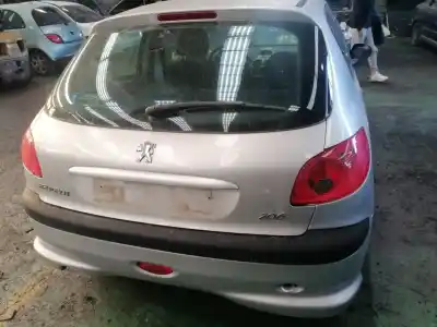 Veículo de Sucata peugeot 206 berlina 1.4 do ano 2005 alimentado kfw