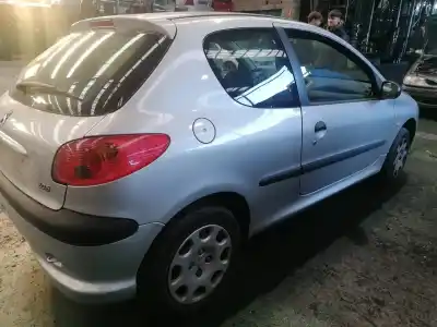 Veículo de Sucata peugeot 206 berlina 1.4 do ano 2005 alimentado kfw