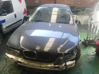 Veicolo di demolizione BMW SERIE 5 BERLINA (E39) 520d dell'anno 2002 alimentato 204D1