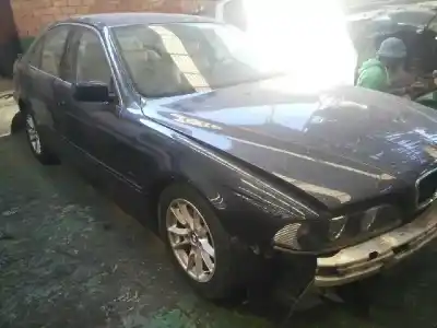 Veicolo di demolizione bmw serie 5 berlina (e39) 520d dell'anno 2002 alimentato 204d1