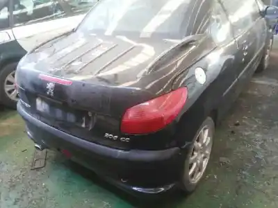 Véhicule à la ferraille peugeot 206 cc cc de l'année 2002 alimenté rfn