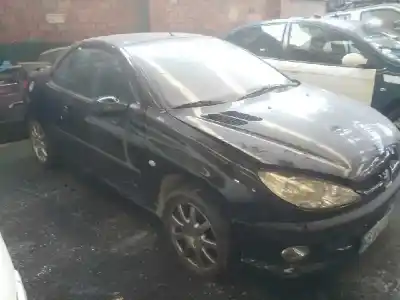 Véhicule à la ferraille peugeot 206 cc cc de l'année 2002 alimenté rfn