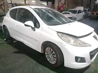 Veículo de Sucata peugeot 207 1.4 hdi do ano 2011 alimentado 8hr