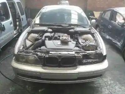 Veicolo di demolizione BMW SERIE 5 BERLINA (E39) 2.0 16V Diesel CAT dell'anno 2002 alimentato M47