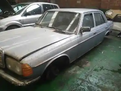 Vehículo de desguace mercedes                                           clase e (w123) berlina+coupe                                                                                                                                                                                                                               e 230                                                                                                                                                                                                                                                      del año 1982 con motor 