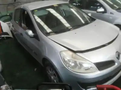 Véhicule à la ferraille renault clio iii 1.5 dci diesel de l'année 2007 alimenté k9k768