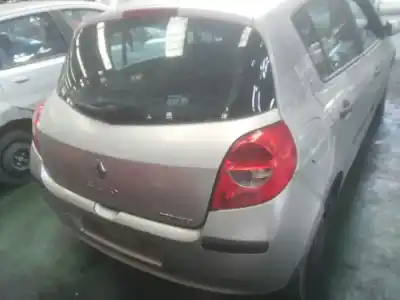 Véhicule à la ferraille renault clio iii 1.5 dci diesel de l'année 2007 alimenté k9k768