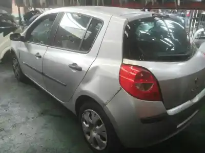 Véhicule à la ferraille renault clio iii 1.5 dci diesel de l'année 2007 alimenté k9k768