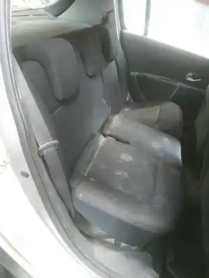 Véhicule à la ferraille renault clio iii 1.5 dci diesel de l'année 2007 alimenté k9k768