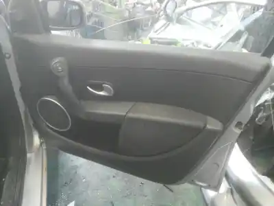 Véhicule à la ferraille renault clio iii 1.5 dci diesel de l'année 2007 alimenté k9k768