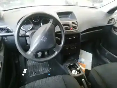 Veículo de Sucata peugeot 207 1.4 hdi do ano 2006 alimentado 8hz