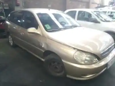 Veículo de Sucata kia rio ls berlina do ano 2000 alimentado a5d
