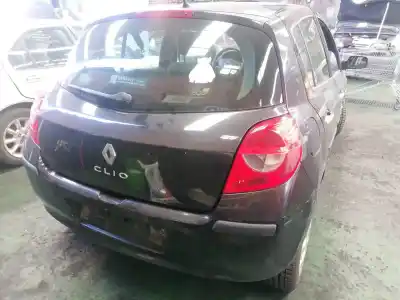 Veículo de Sucata renault clio iii 1.5 dci diesel do ano 2007 alimentado k9k768