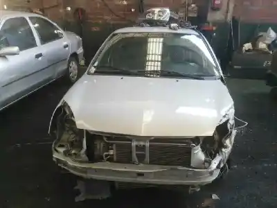 Здавання транспортного засобу RENAULT CLIO II FASE II (B/CB0) 1.4 16V року 2001 потужний K4J710