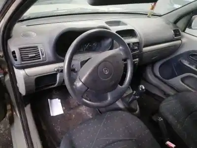 Scrapping Vehicle renault clio ii fase ii (b/cb0) 1.2 16v of the year 2002 powered d4f712